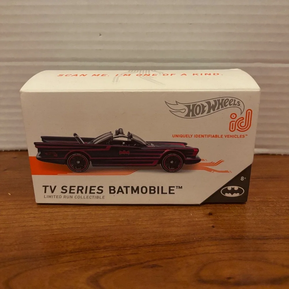 Hot Wheels id TV Series Batmobile Series 1 Batman 02/05 Black FXB25-T911